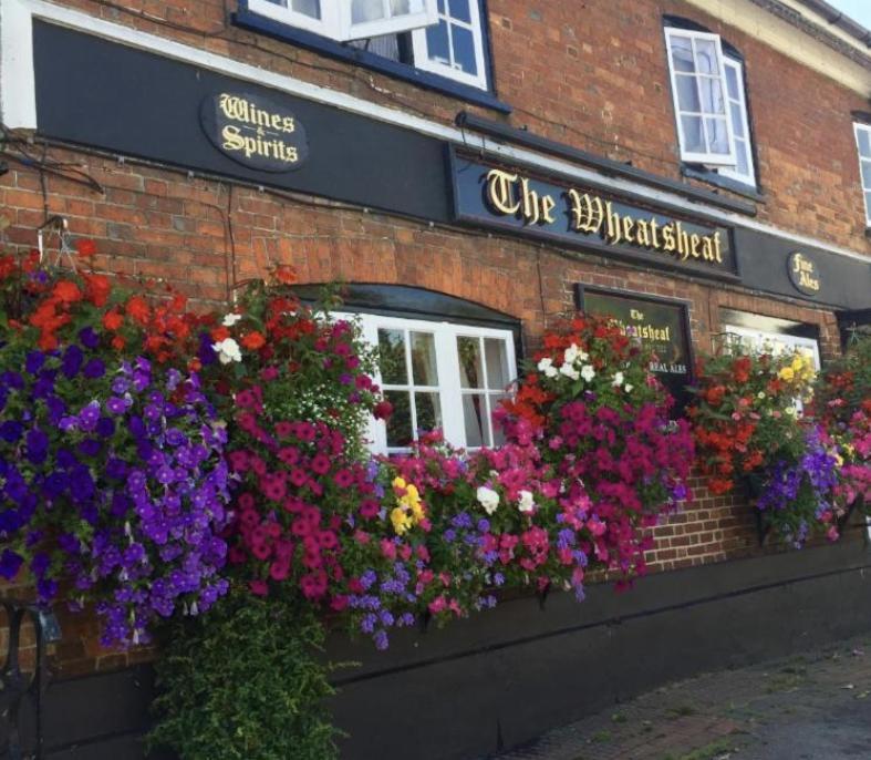 ホテル The Wheatsheaf Bramley  エクステリア 写真