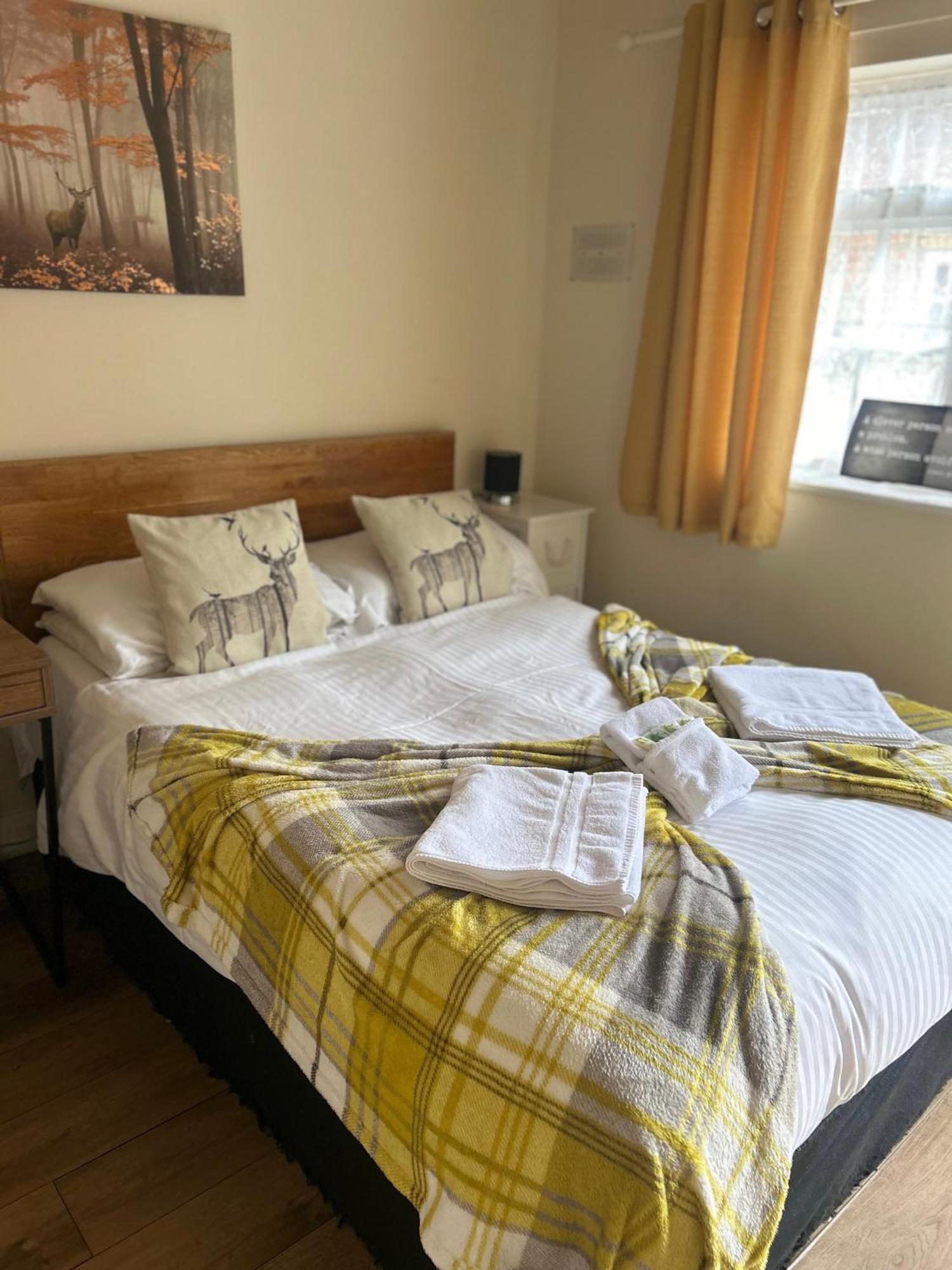 ホテル The Wheatsheaf Bramley エクステリア 写真