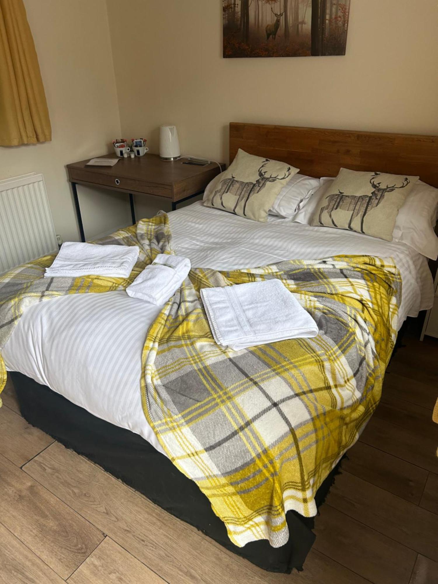 ホテル The Wheatsheaf Bramley エクステリア 写真