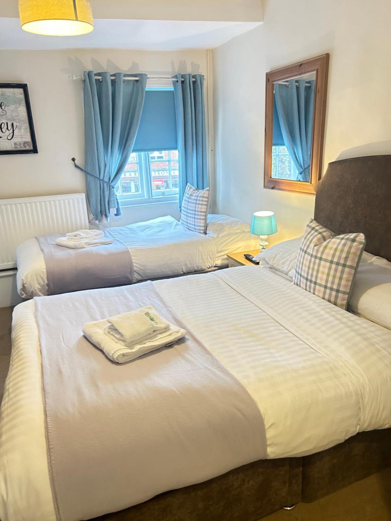 ホテル The Wheatsheaf Bramley エクステリア 写真
