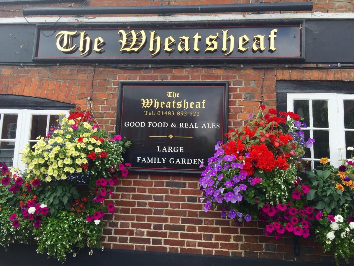 ホテル The Wheatsheaf Bramley  エクステリア 写真