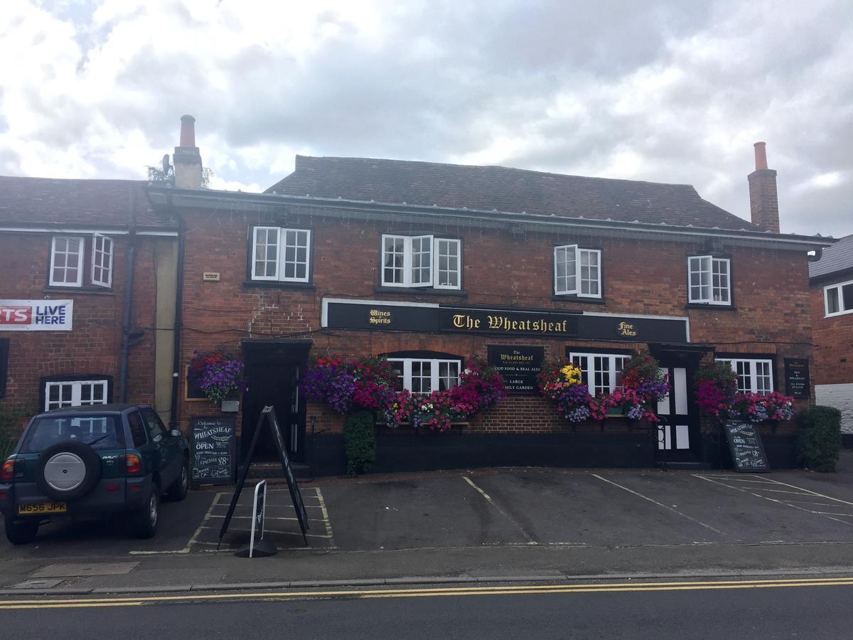 ホテル The Wheatsheaf Bramley  エクステリア 写真