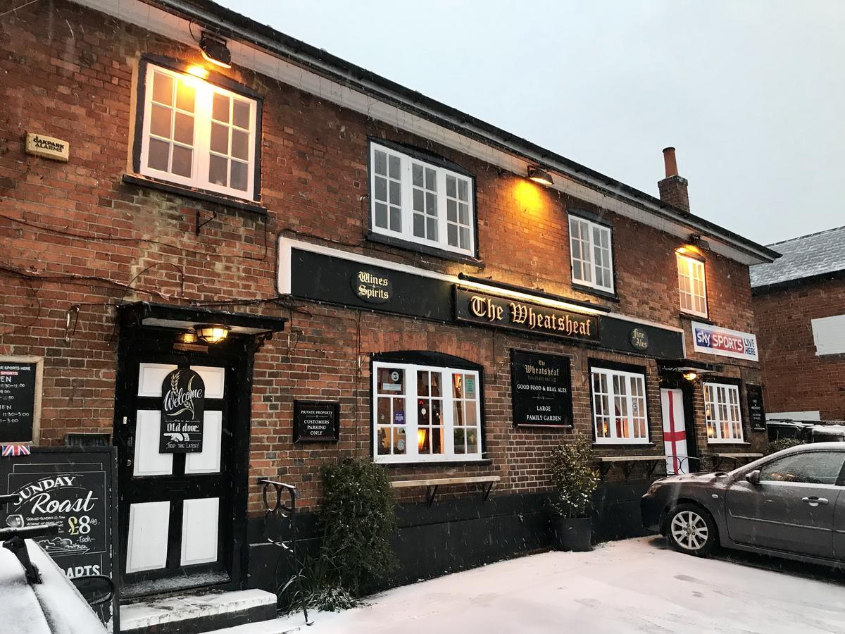 ホテル The Wheatsheaf Bramley  エクステリア 写真