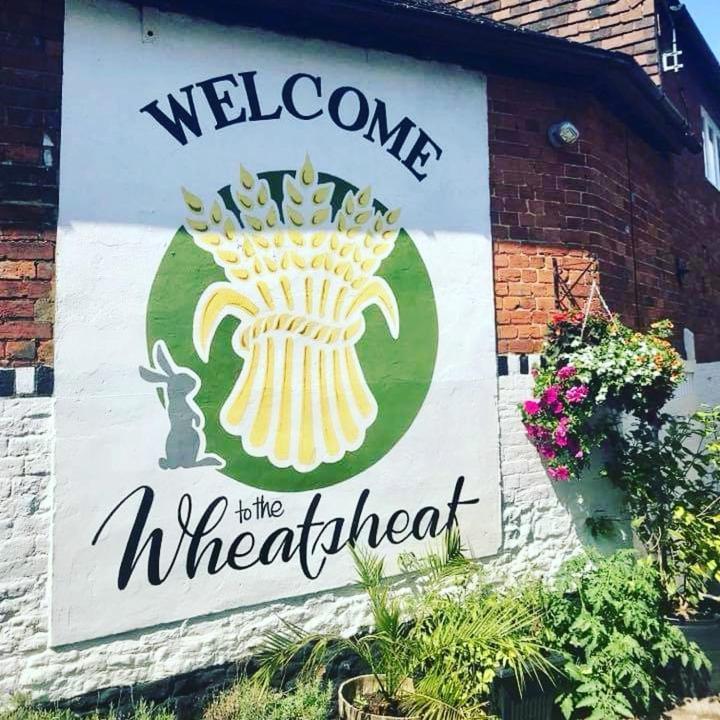 ホテル The Wheatsheaf Bramley  エクステリア 写真