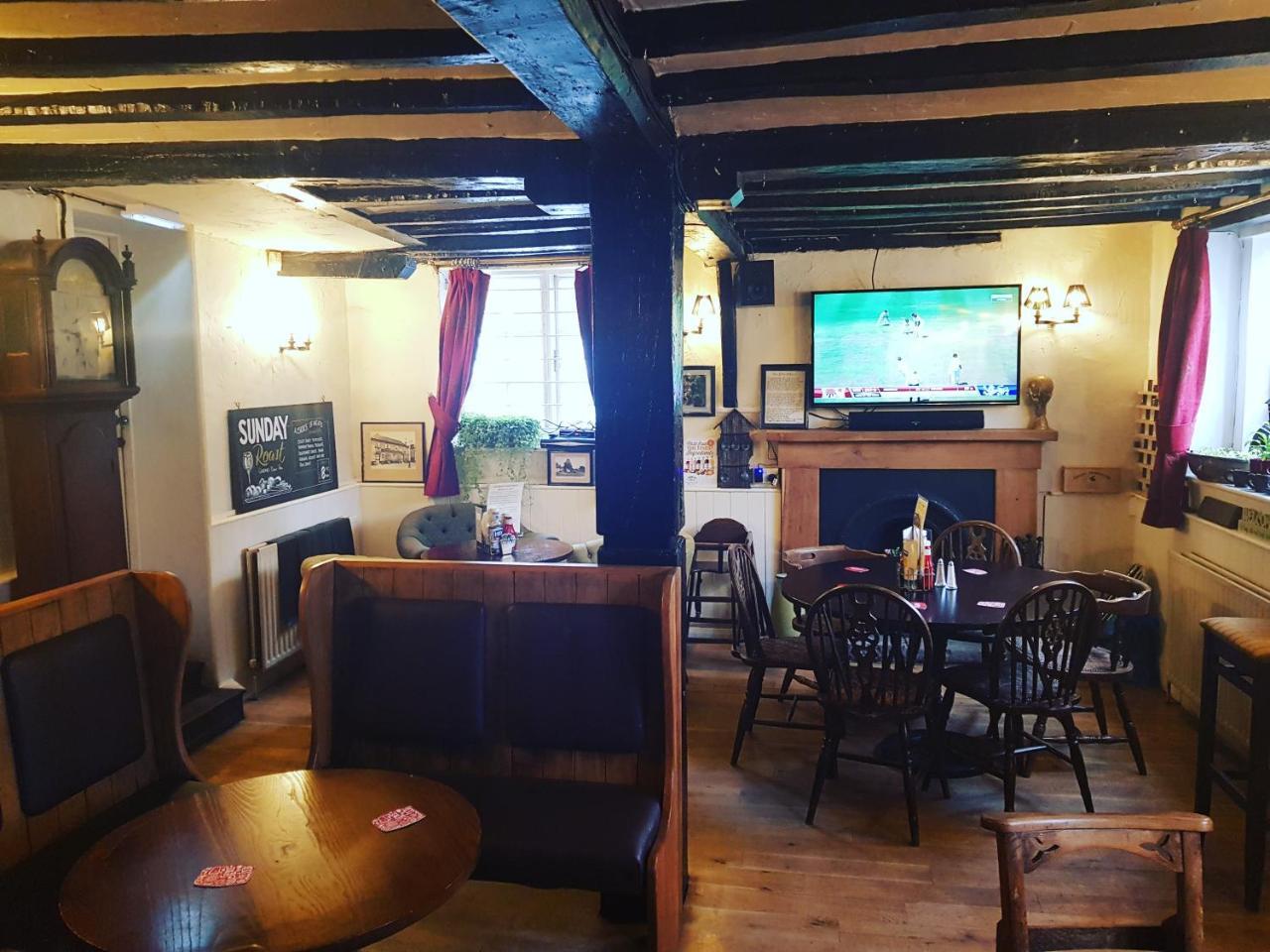 ホテル The Wheatsheaf Bramley  エクステリア 写真