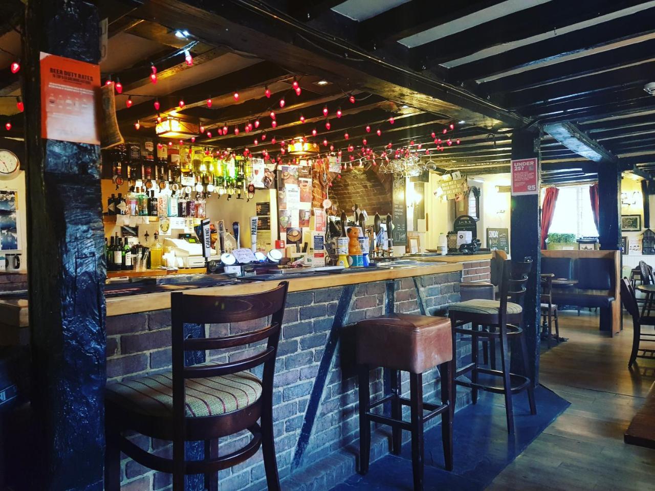 ホテル The Wheatsheaf Bramley エクステリア 写真