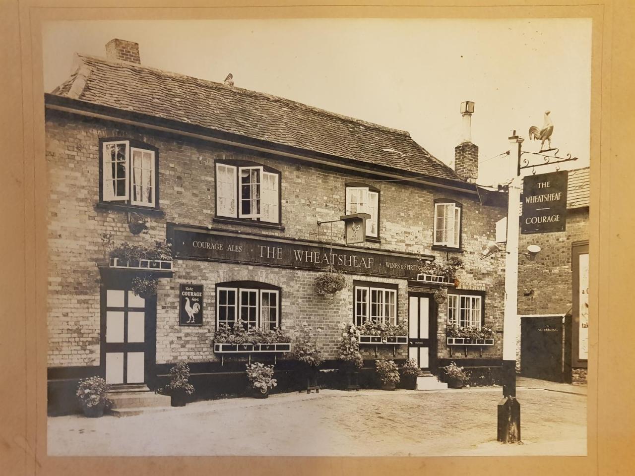 ホテル The Wheatsheaf Bramley  エクステリア 写真